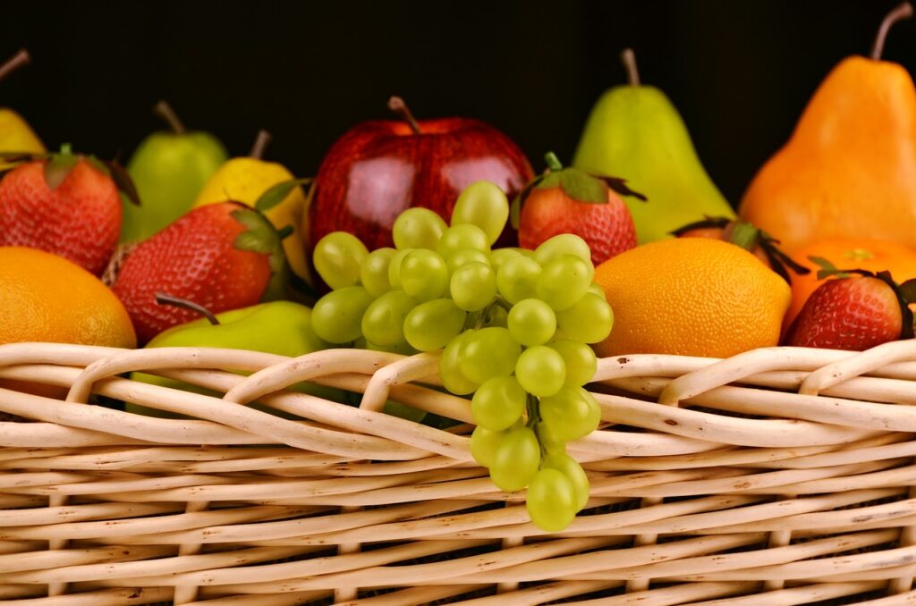 fruits-1114060_1280-1024x678 Frutas y Verduras para una piel radiante: nutrición desde el interior