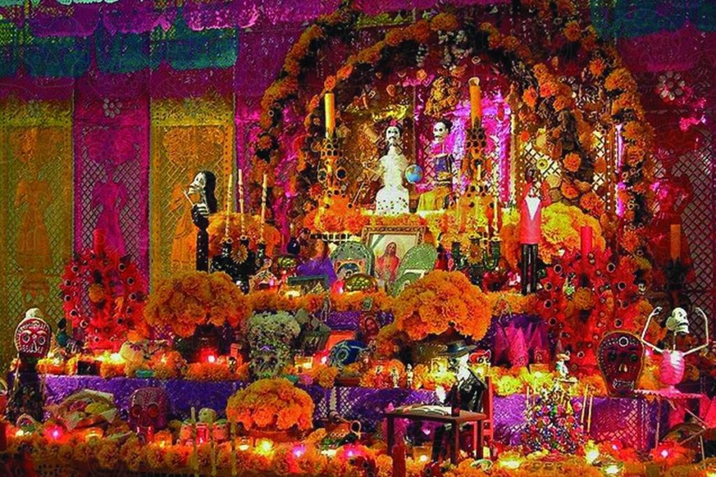 22769605_2010712622497476_4319610177978521023_o-1024x682-1 Altar de Día de Muertos: Significado y sus elementos